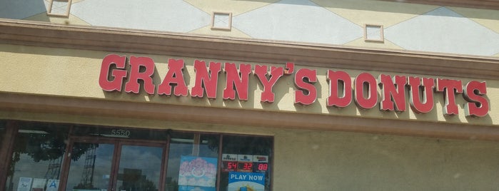 Granny's Donuts is one of Orte, die Phil gefallen.