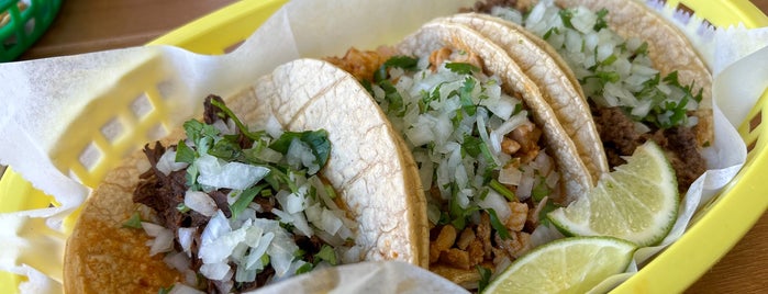 Taco Moro Lakeview is one of Locais salvos de Stacy.