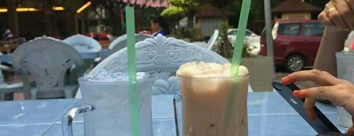 Coconut Shake Pantai Klebang is one of Tempat yang Disukai Biel.