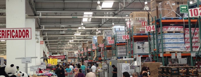 Costco is one of Centros comerciales.