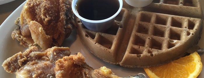 Gladys Knight & Ron Winans' Chicken & Waffles is one of Favorite Food.