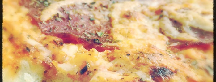 Pizza Günes is one of Orte, die Michael gefallen.