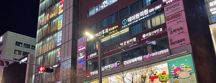 지하철2호선 강남역 (22-011) is one of 서울시내 버스정류소.
