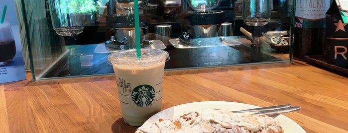 Starbucks is one of Upakonさんのお気に入りスポット.