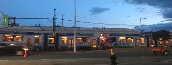 MBTA Green Line B-Boston University West Station is one of Orte, die 💋Meekrz💋 gefallen.