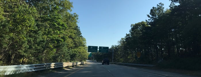 Buzzards Bay, MA is one of Robbie'nin Beğendiği Mekanlar.