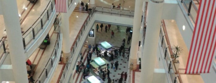 Suria KLCC is one of shopping malls.