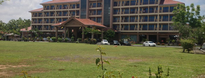 Putra Brasmana Hotel is one of Perlis, Malaysia.