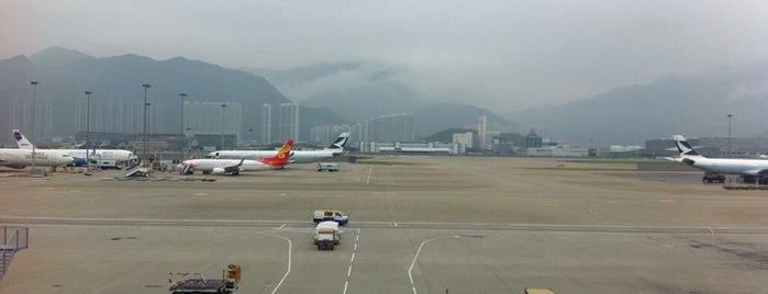 Aeroporto Internacional de Hong Kong (HKG) is one of Locais curtidos por P.O.Box: MOSCOW.