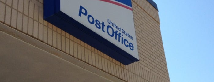 US Post Office is one of สถานที่ที่ Amby ถูกใจ.