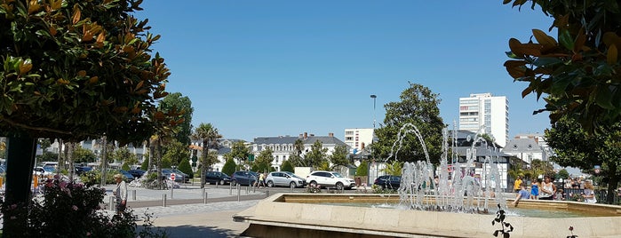 Place du Général Collineau is one of Sites touristiques.