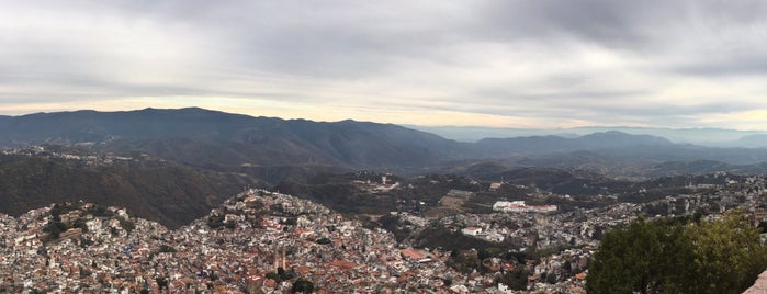 Mirador De El Cristo. is one of Lugares favoritos de Liliana.