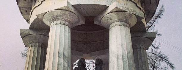 Фонтан-ротонда «Наталья и Александр» is one of Памятники и скульптуры Москвы.