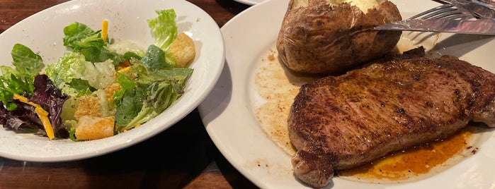 Longhorn Steakhouse is one of Posti che sono piaciuti a Chester.