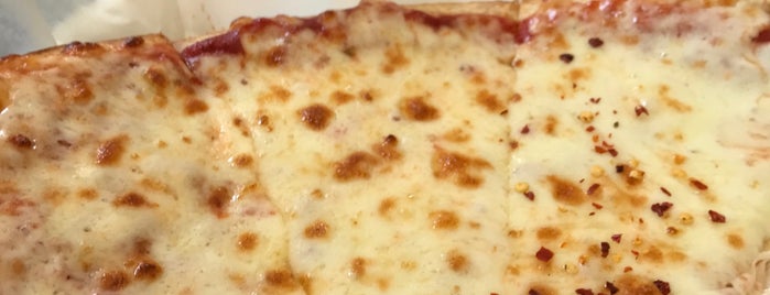 Milano Pizza and Subs is one of Posti che sono piaciuti a Chester.
