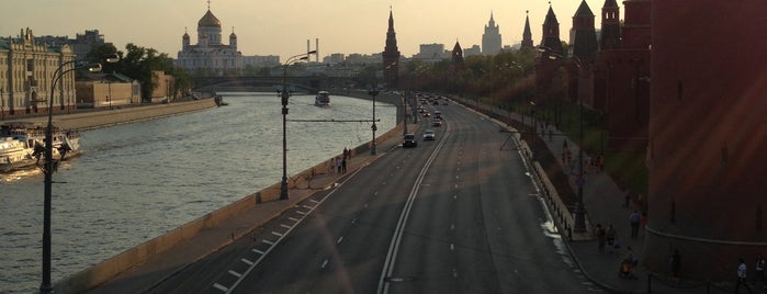 Bolshoy Moskvoretsky Bridge is one of Moscow walks.