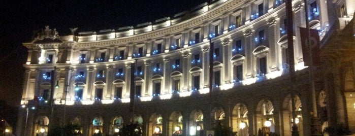 Piazza della Repubblica is one of Buğraさんのお気に入りスポット.
