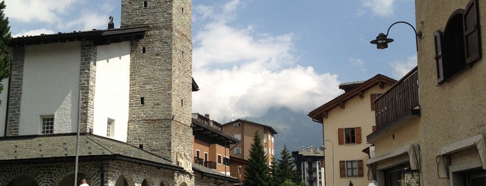 Madesimo is one of Traversata delle Alpi.