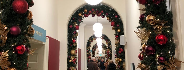 The Christmas Arcade with Fortnum & Mason is one of erhanさんのお気に入りスポット.