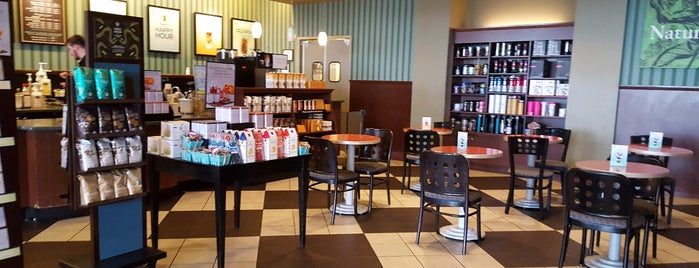 Barnes & Noble Cafe is one of Colinさんのお気に入りスポット.