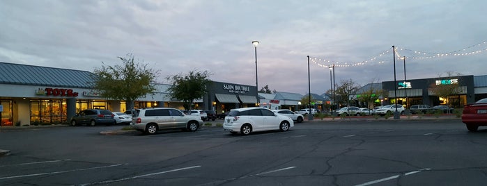Scottsdale Towne Square is one of Lugares favoritos de Jim.