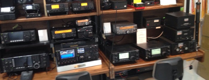 Ham Radio Outlet is one of Tempat yang Disukai Chester.