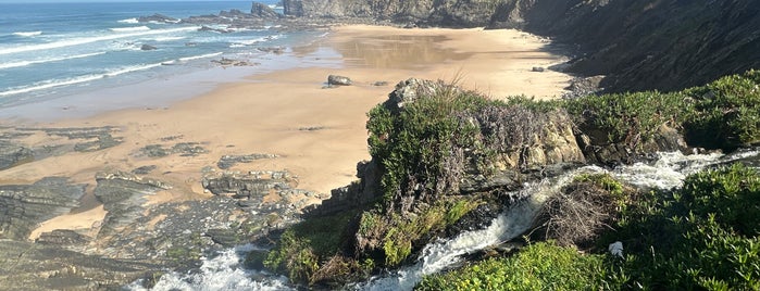 Praia da Amália is one of Portugal🇵🇹🍤🏄‍♂️.