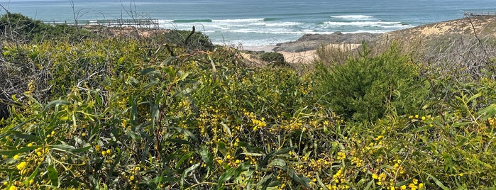 Praia do Malhão is one of Guía de Portugal.