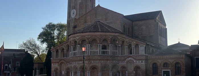 Basilica Dei Santi Maria e Donato is one of Venezia.