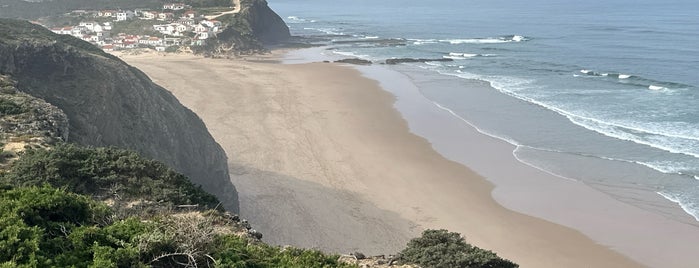 Praia do Monte Clérigo is one of Praias.