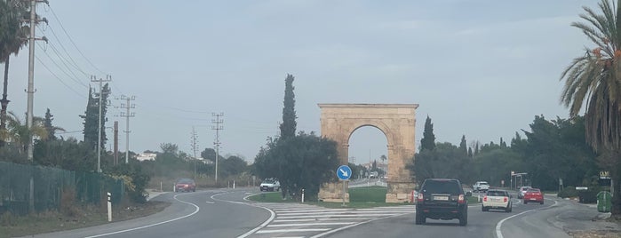 Arc de Barà is one of Creixell.