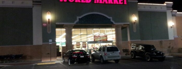 World Market is one of Davidさんのお気に入りスポット.