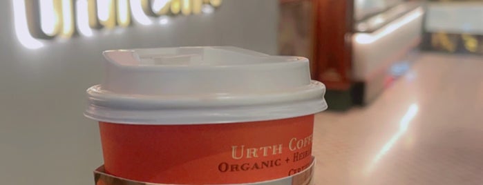 Urth Caffé is one of Orte, die Hesham gefallen.