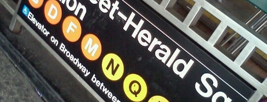 MTA Subway - 34th St/Herald Sq (B/D/F/M/N/Q/R/W) is one of Tempat yang Disukai Jason.