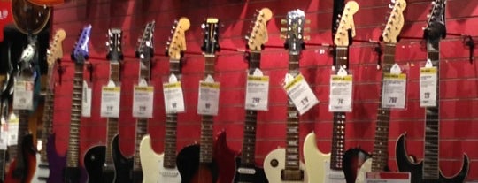 Guitar Center is one of Brettさんのお気に入りスポット.