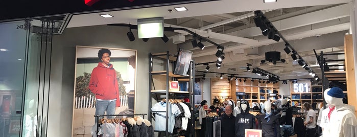Levi's Store is one of hki hikikamat.