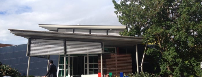 Nerang Library is one of Tempat yang Disukai Lauren.