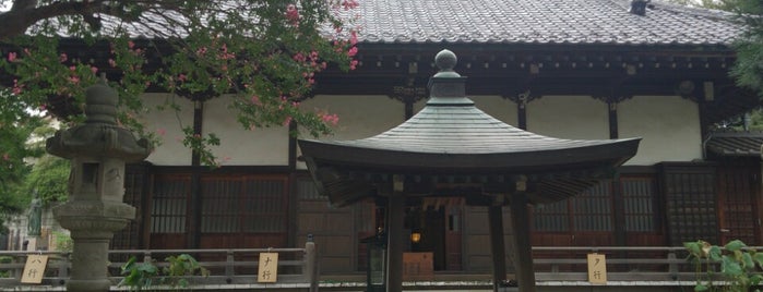 円明院 (慧日山 円明院 西光寺) is one of สถานที่ที่ Tomato ถูกใจ.