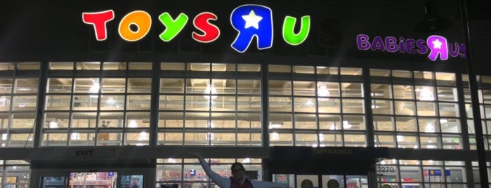 Toys"R"Us is one of Richardさんのお気に入りスポット.