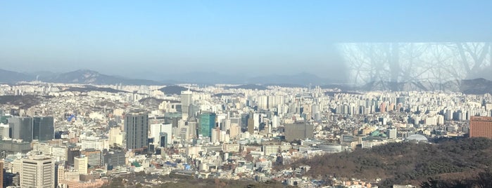 목멱산 봉수대 터 is one of South Korea.