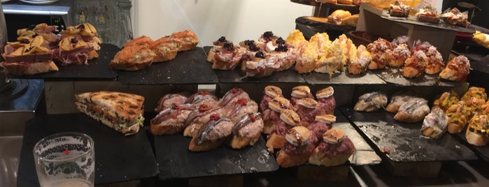 Corinto Y Oro is one of De pintxos.