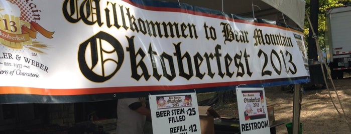 Bear Mountain Oktoberfest is one of สถานที่ที่ Lyana ถูกใจ.