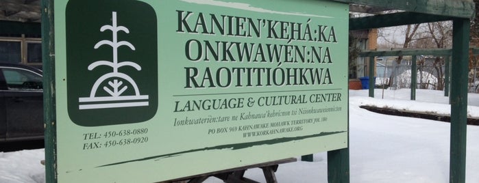Kahnawá:ke is one of Монреаль.