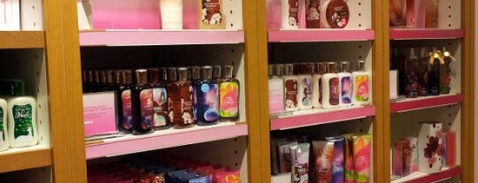 Bath & Body Works is one of Ashleyさんのお気に入りスポット.