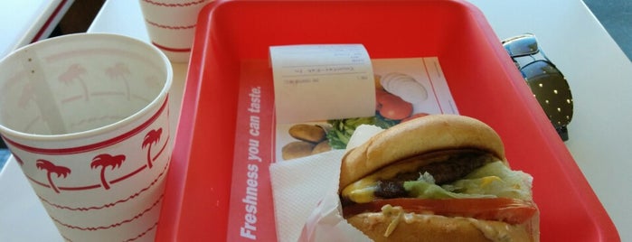 In-N-Out Burger is one of Бургеры в Сан-Франциско.