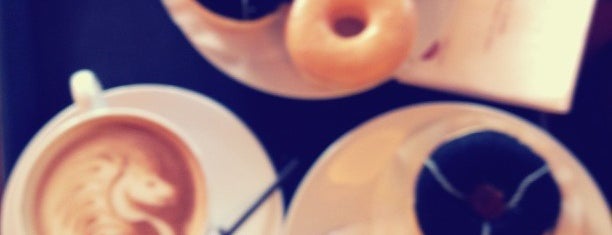 J.Co Donuts & Coffee is one of Кофейни и лучшие места для завтраков.