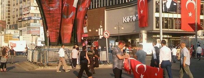 Demokrasi Meydanı is one of Özdenさんのお気に入りスポット.