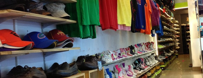 RG - Sneaker Store is one of Вьетнам.
