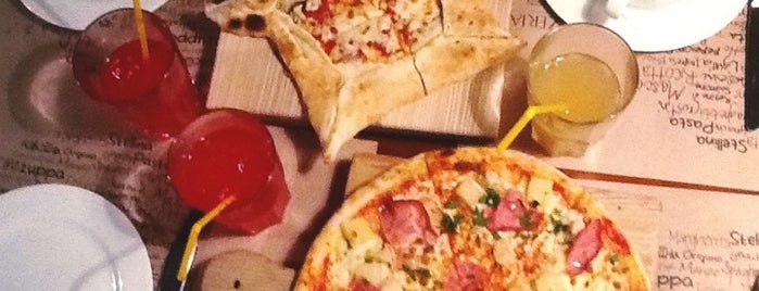 Pizza33 is one of Lugares favoritos de Tim.