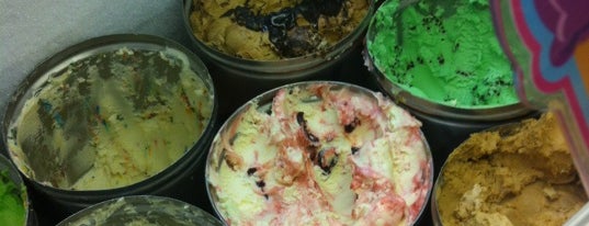 Carvel Ice Cream is one of สถานที่ที่ Mei ถูกใจ.
